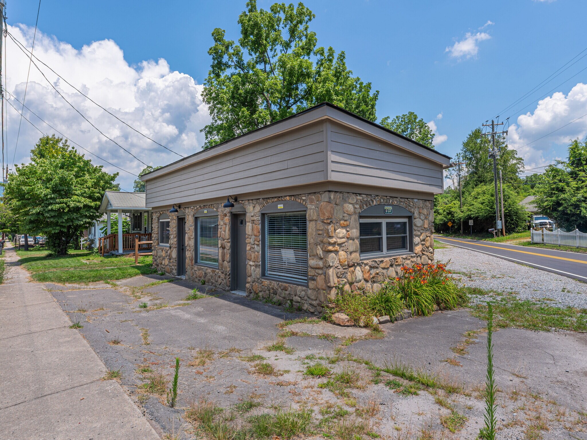 491 Allens Creek Rd, Waynesville, NC à louer Photo principale– Image 1 sur 22