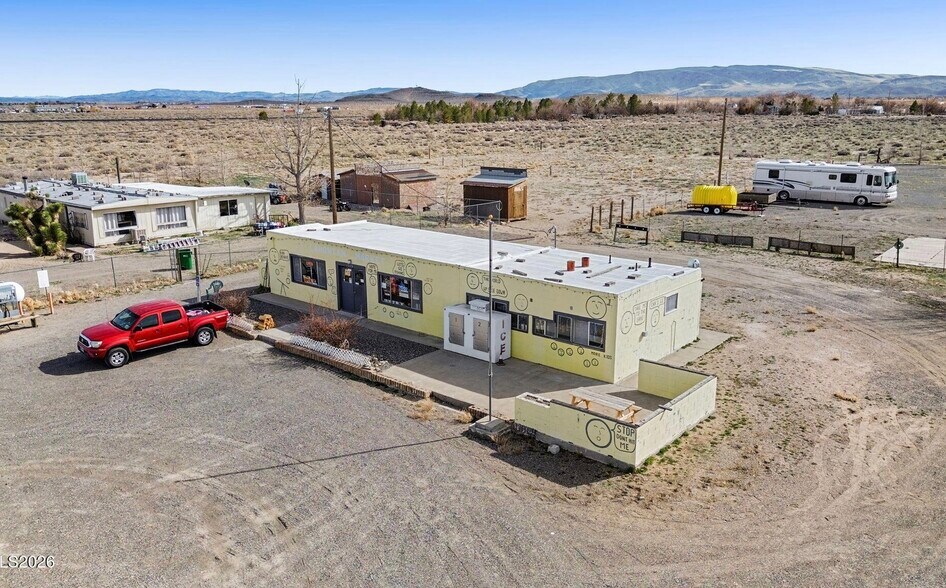 1375 E Fir St, Silver Springs, NV à vendre - Photo de l’immeuble – Image 1 sur 19