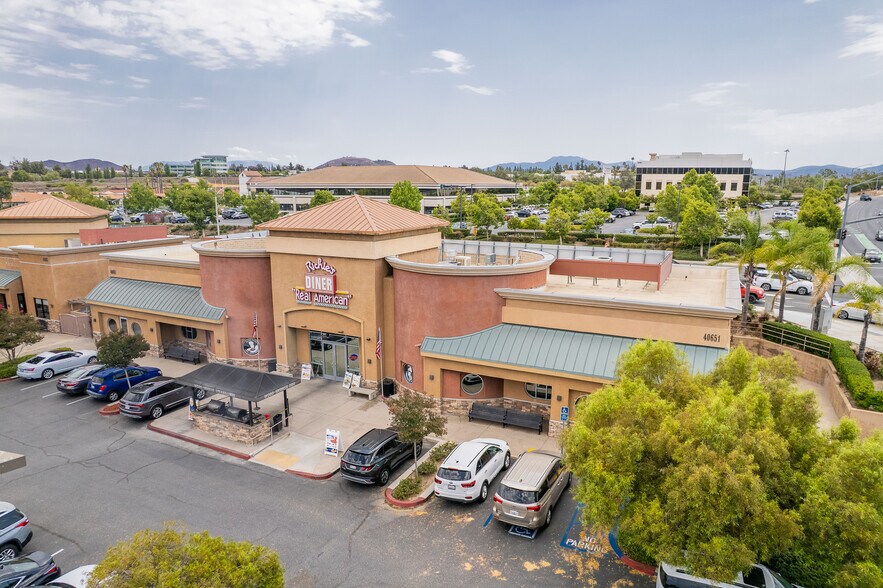40651 Murrieta Hot Springs, Murrieta, CA à vendre - Photo de l’immeuble – Image 3 sur 6