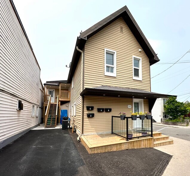 240 Marier Ave, Ottawa, ON à vendre - Photo de l’immeuble – Image 2 sur 14