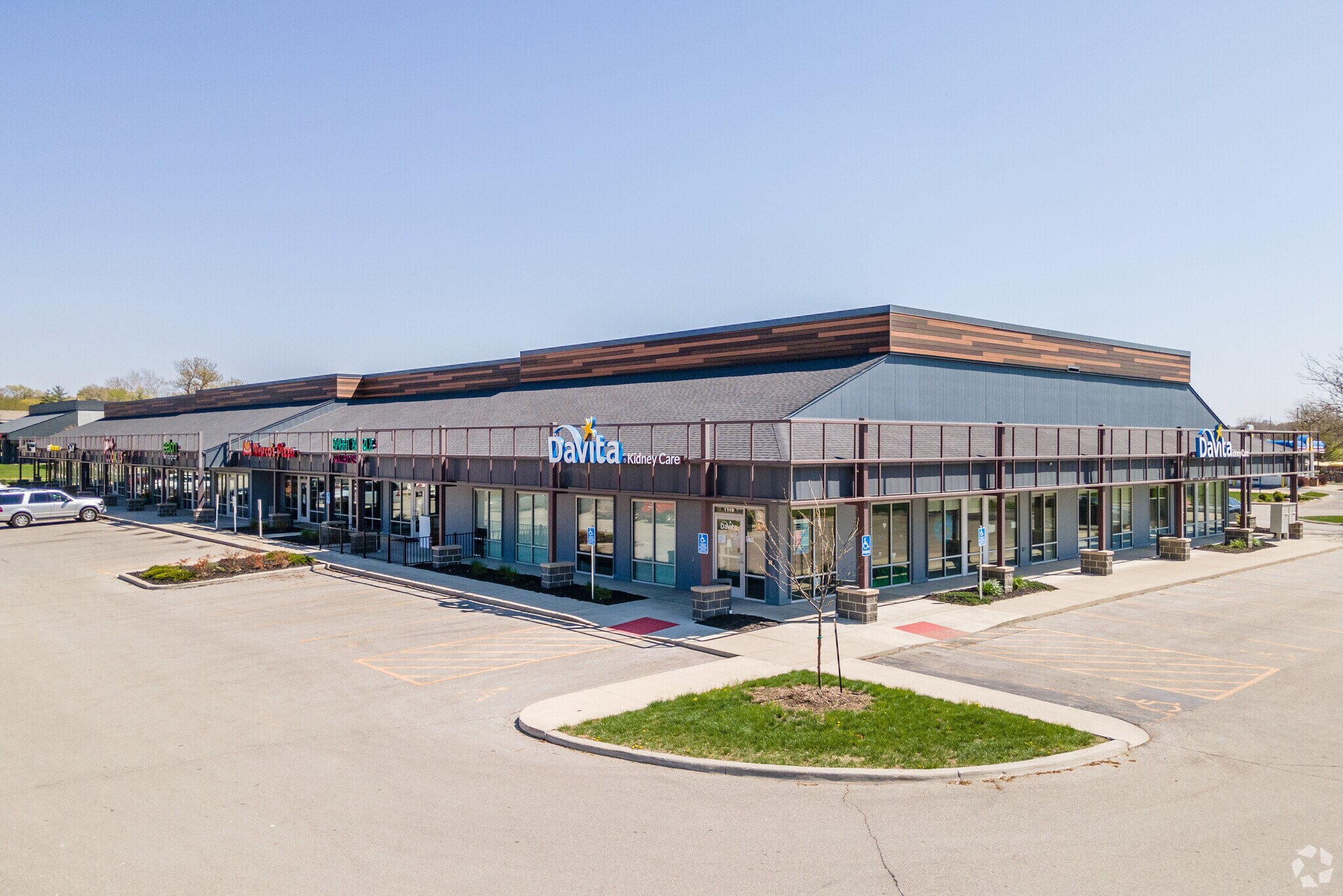 7204-7246 University Ave, Windsor Heights, IA à louer Photo principale– Image 1 sur 7
