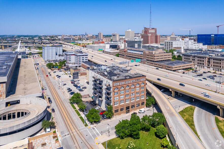 413 N 2nd St, Milwaukee, WI à vendre - Aérien – Image 3 sur 5