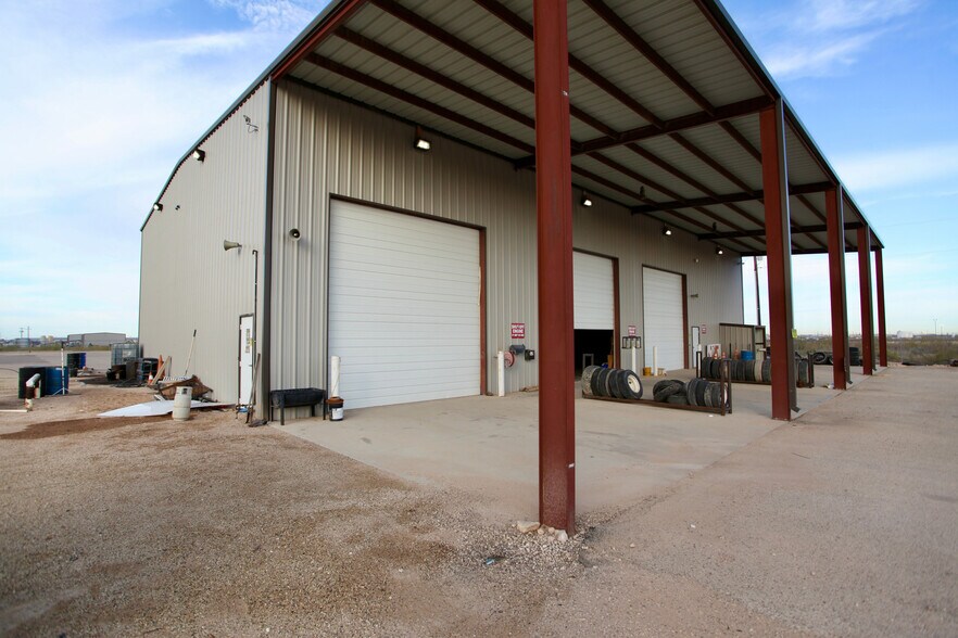 6308 S County Road 1270, Midland, TX à louer - Photo de l’immeuble – Image 2 sur 44