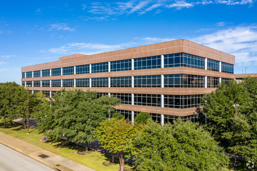 4800 Overton Dr, Fort Worth, TX à louer - Photo de l’immeuble – Image 3 sur 8