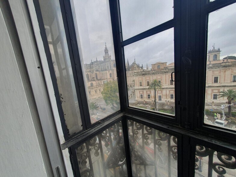Bureau dans SEVILLA, Sevilla à louer - Photo de l’immeuble – Image 2 sur 16