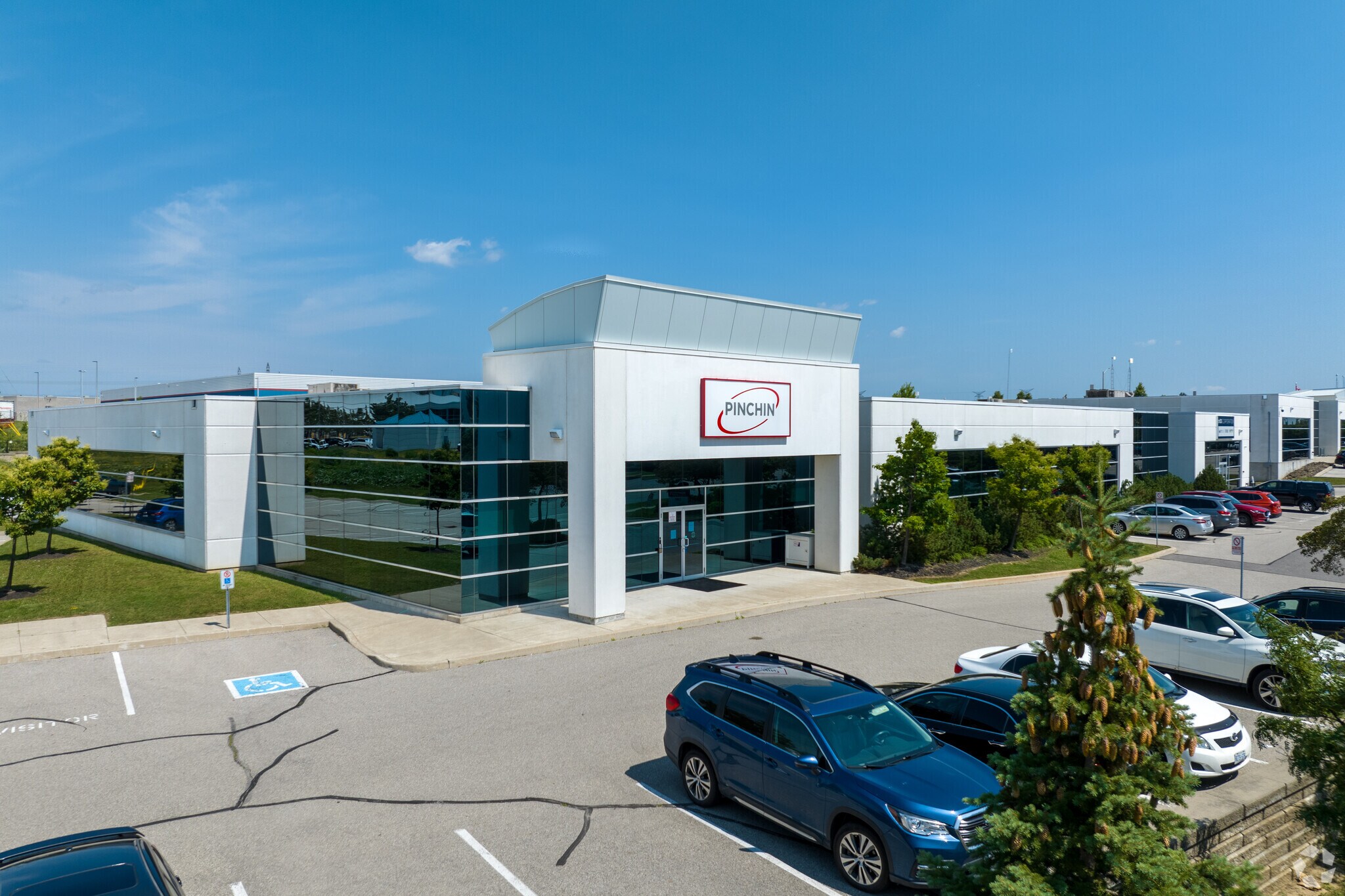 2360 Meadowpine Blvd, Mississauga, ON à louer Photo de l’immeuble– Image 1 sur 7