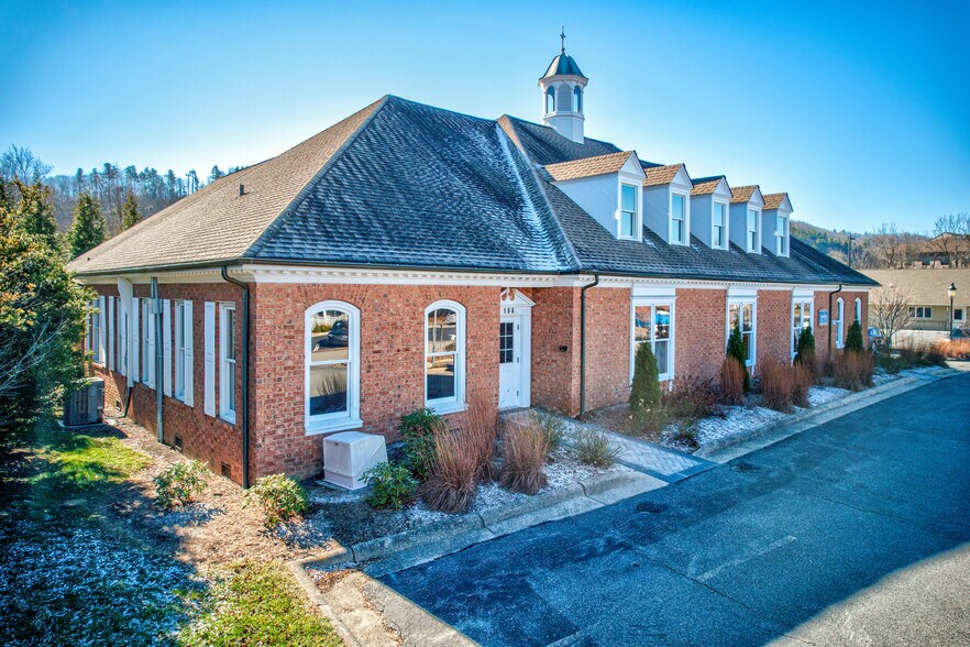 166 Doctors Dr, Boone, NC à louer - Photo de l’immeuble – Image 1 sur 23