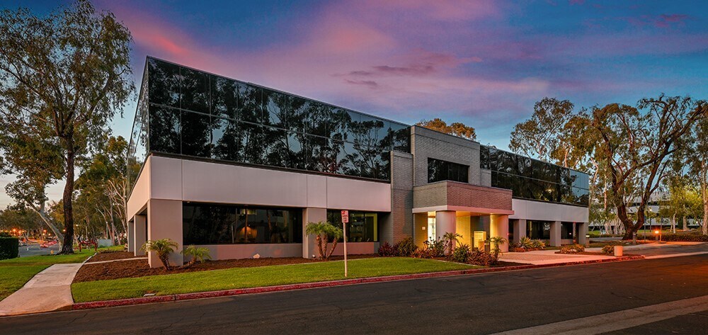 9775 Businesspark Ave & 10021 Willow Cre portefeuille de 2 biens à vendre sur LoopNet.fr Photo principale– Image 1 sur 3