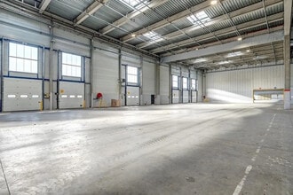 Industriel/Logistique dans Allonne à louer Photo intérieure– Image 1 sur 3