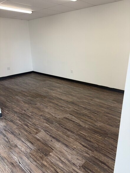 323 Thomas Pl, Everman, TX à louer - Photo de l’immeuble – Image 2 sur 6