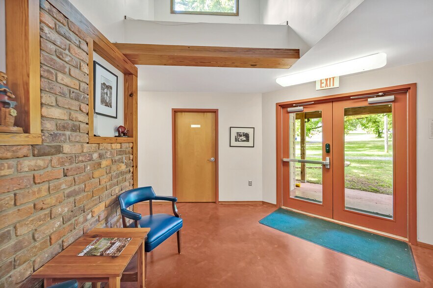274 Pittsboro Elementary School Rd, Pittsboro, NC à vendre - Hall d’entrée – Image 2 sur 40