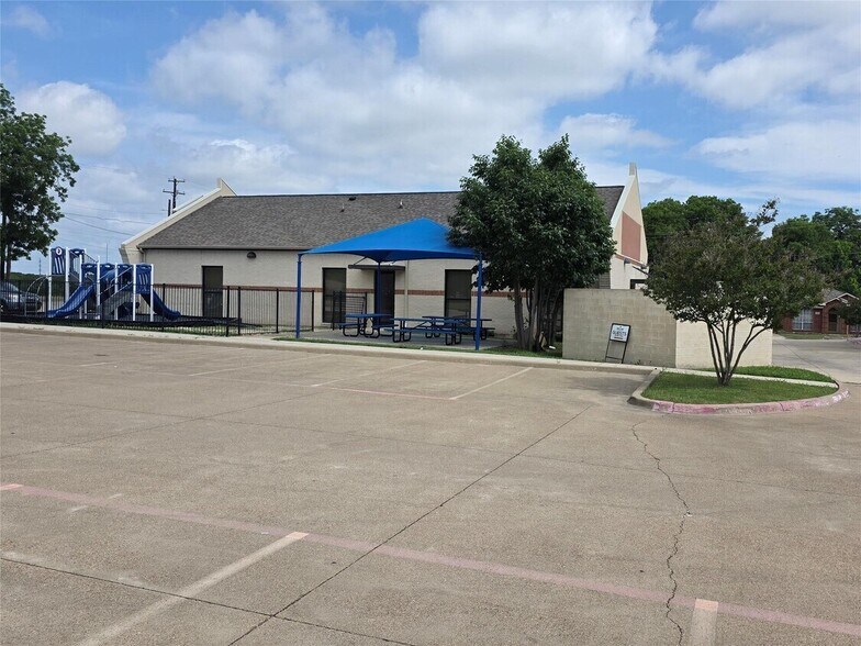 4437 Matthew Rd, Grand Prairie, TX à vendre - Photo de l’immeuble – Image 3 sur 5