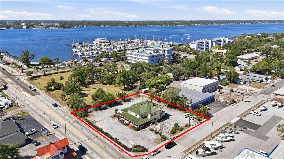 337 8th Ave W, Palmetto, FL à vendre - Photo principale – Image 1 sur 29