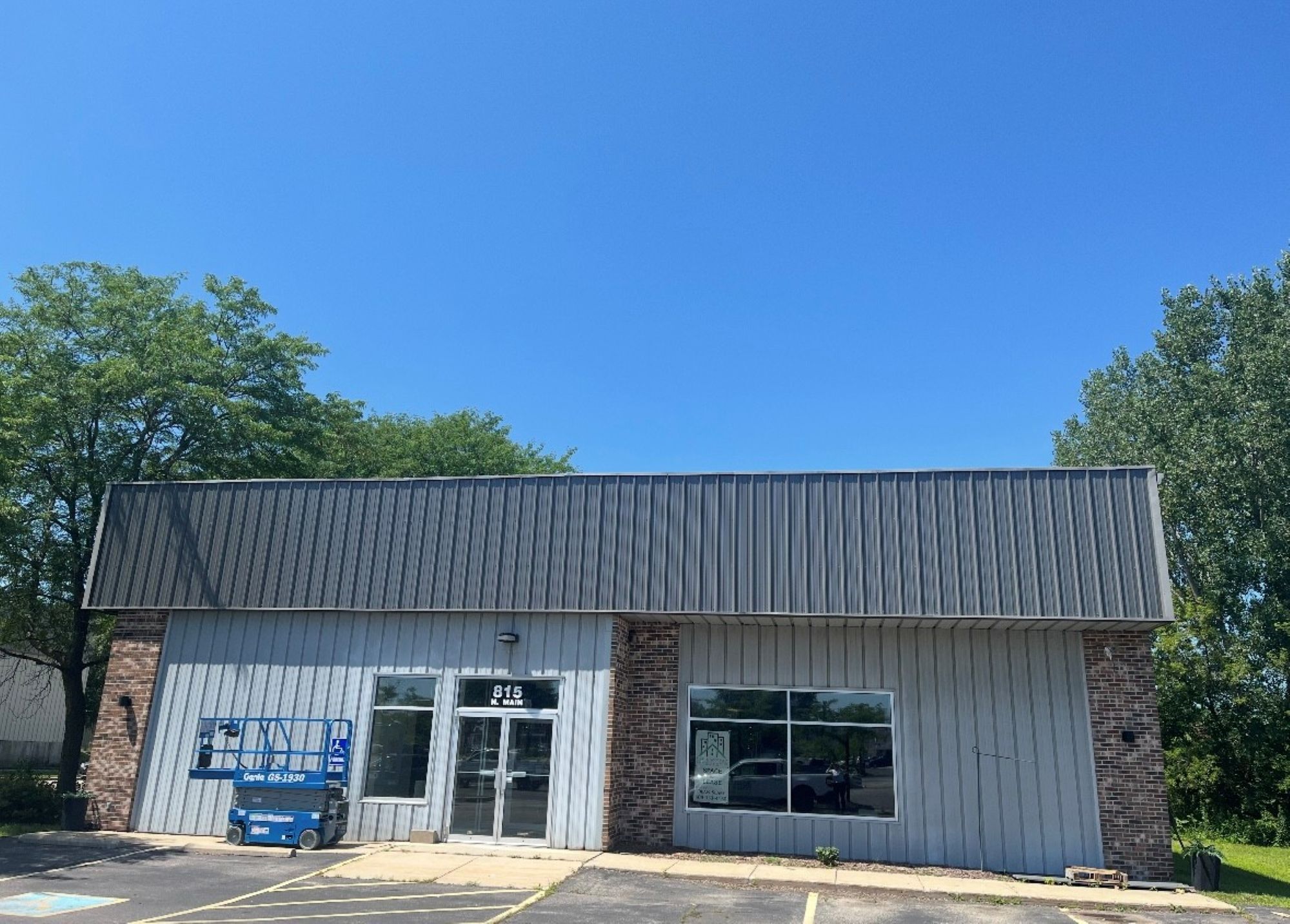 815 N Main St, Oregon, WI à louer Photo principale– Image 1 sur 13