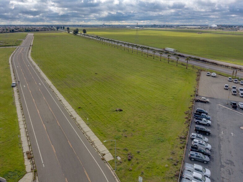 Montgomery Lake Way, Chowchilla, CA à vendre - Photo de l’immeuble – Image 2 sur 6