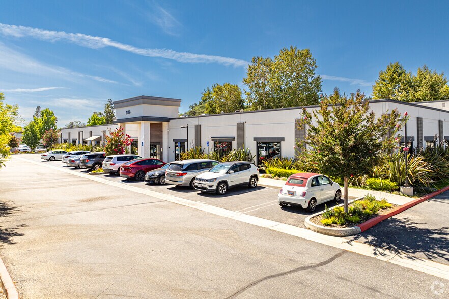 696 Hampshire Rd, Westlake Village, CA à louer - Photo principale – Image 1 sur 4