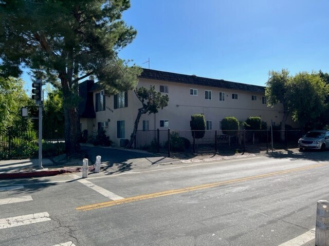 13060 Victory Blvd, Van Nuys, CA à vendre - Photo de l’immeuble – Image 2 sur 11