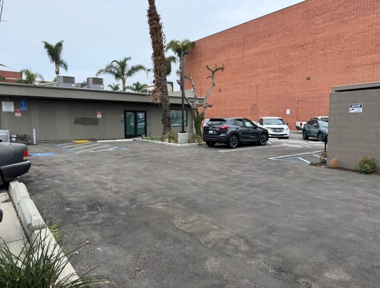 220 S A St, Oxnard, CA à vendre - Photo de l’immeuble – Image 2 sur 4