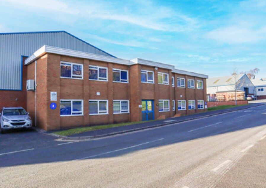 First Ave, Kingswinford à louer Photo principale– Image 1 sur 3