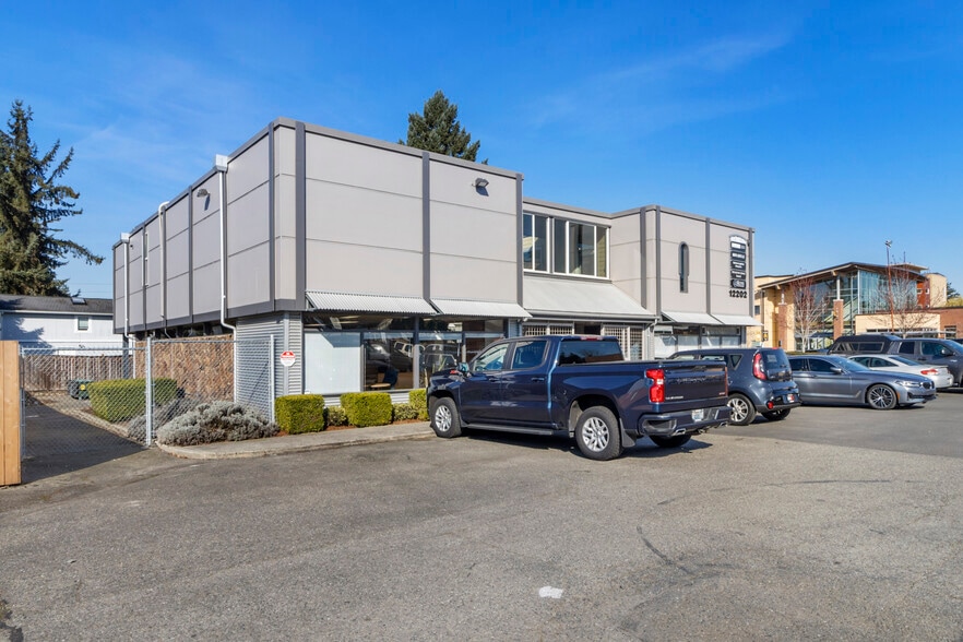 12202 Pacific Ave S, Tacoma, WA à louer - Photo de l’immeuble – Image 1 sur 8