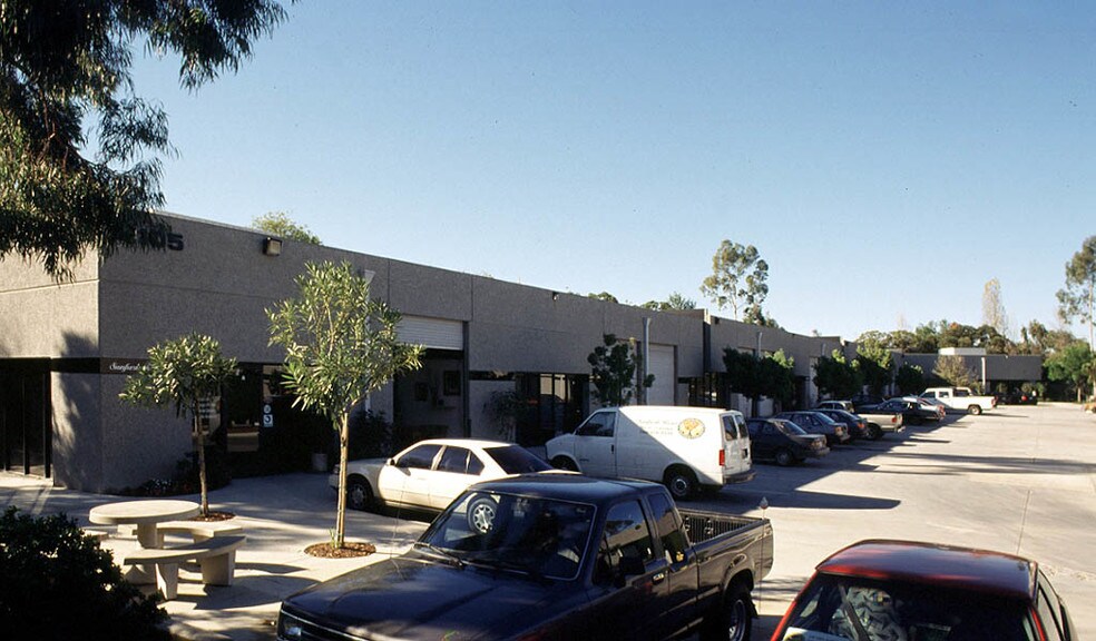 2105 Camino Vida Roble, Carlsbad, CA à louer - Photo de l’immeuble – Image 3 sur 7