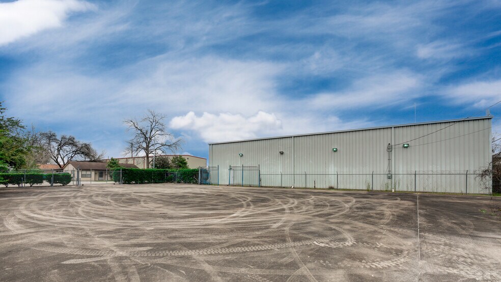 914 Oak Glen Dr, Houston, TX à louer - Photo de l’immeuble – Image 2 sur 27