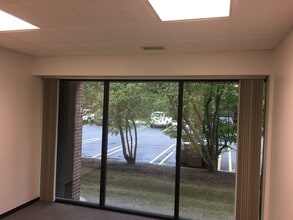 39111 W 6 Mile Rd, Livonia, MI à louer Photo intérieure– Image 1 sur 1