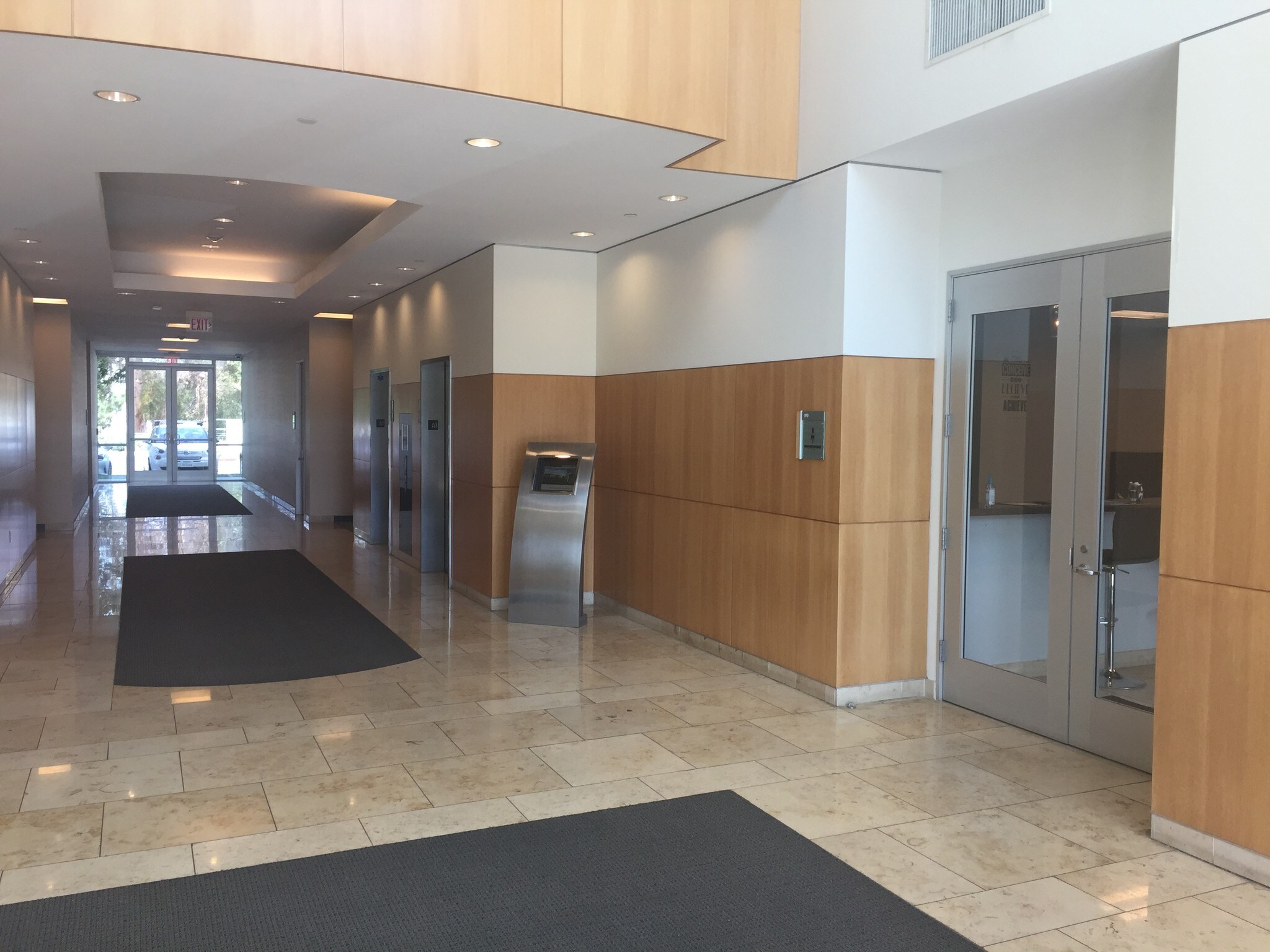 25360 Magic Mountain Pkwy, Santa Clarita, CA à louer Photo principale– Image 1 sur 7