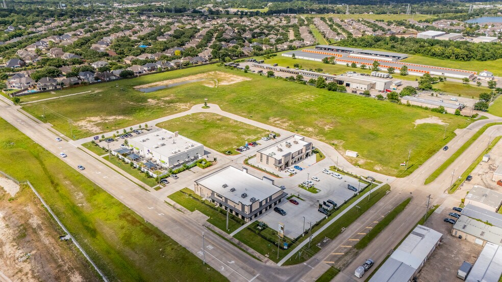 1121 Grand Oak Blvd, League City, TX à vendre - Photo de l’immeuble – Image 3 sur 11