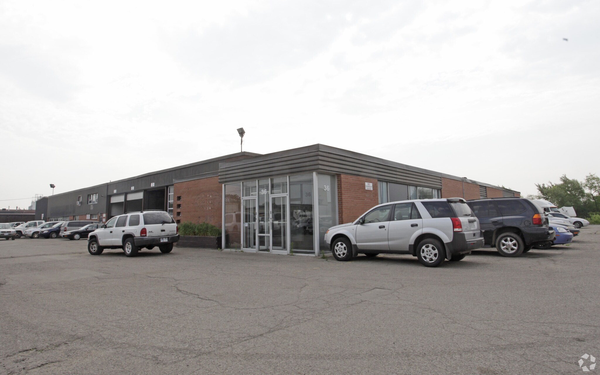 36 Rutherford Rd S, Brampton, ON à vendre Photo principale– Image 1 sur 3