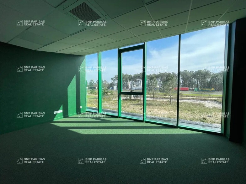 Local d'activités dans Mios à vendre - Photo intérieure – Image 2 sur 21