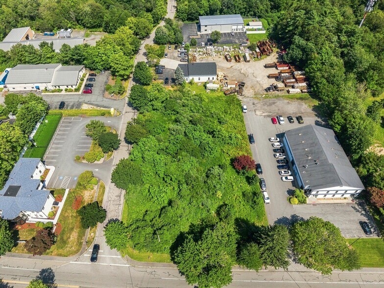 433 Faunce Corner Rd, Dartmouth, MA à vendre - Photo de l’immeuble – Image 1 sur 13