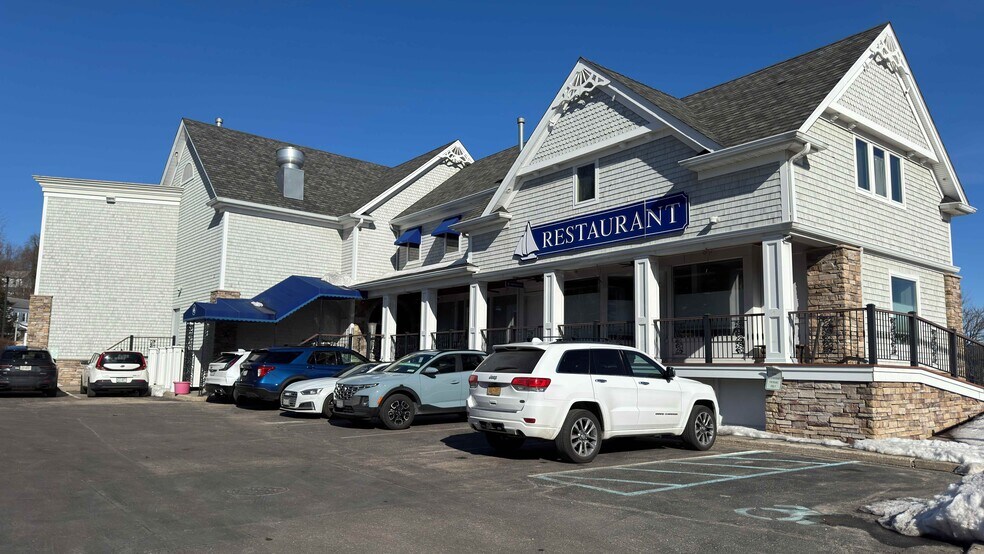 154 W Broadway, Port Jefferson, NY à louer - Photo de l’immeuble – Image 3 sur 14