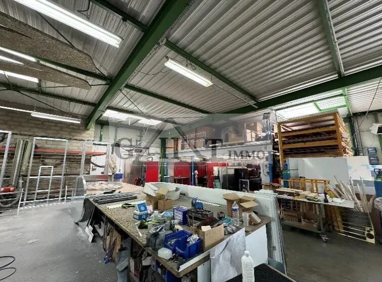 Industriel/Logistique dans Saint-Thibault-des-Vignes à louer Photo intérieure– Image 1 sur 6