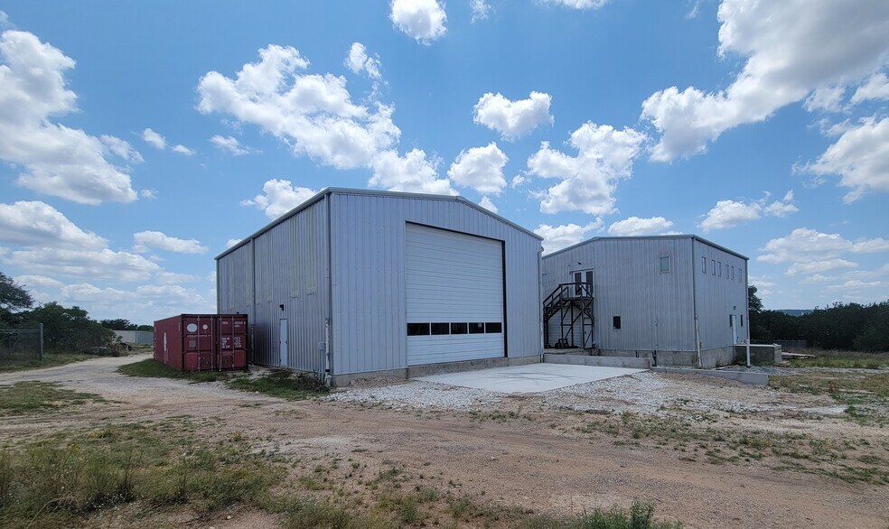 604 Bonita Dr, Blanco, TX à louer - Photo de l’immeuble – Image 2 sur 21