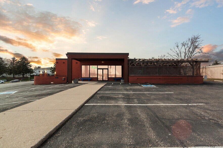 5264 Verona Rd, Fitchburg, WI à vendre - Photo de l’immeuble – Image 2 sur 30