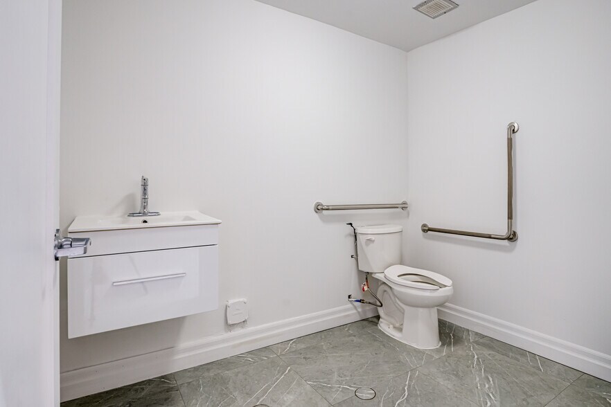 5270 Solar Dr, Mississauga, ON à vendre - Photo intérieure – Image 3 sur 12