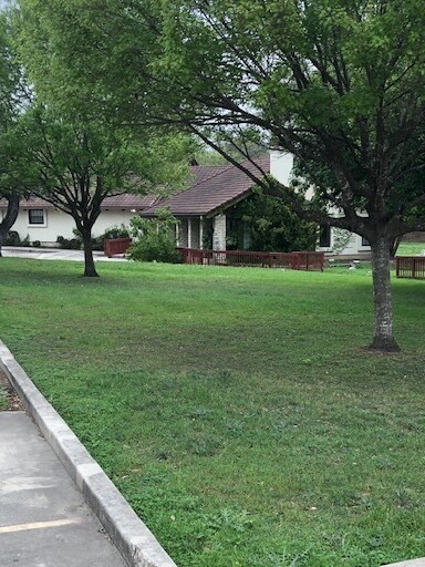 16111, 16115, 16119 Nacogdoches Rd portefeuille de 3 biens à vendre sur LoopNet.fr - Photo de l’immeuble – Image 2 sur 11