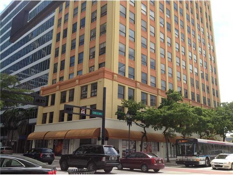 168 SE 1st St, Miami, FL à vendre Photo de l’immeuble– Image 1 sur 23