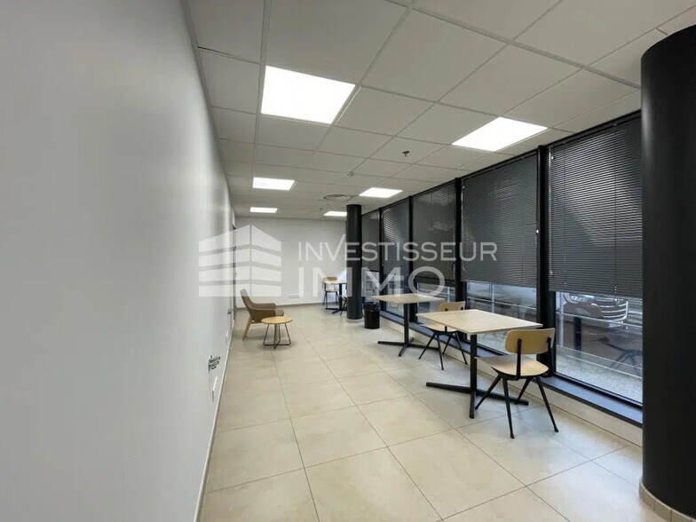Bureau dans Montélimar à louer - Photo de l’immeuble – Image 3 sur 6