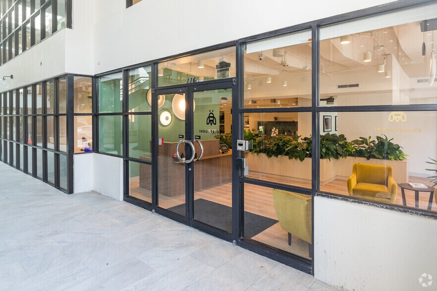 3390 Mary St, Coconut Grove, FL à louer - Photo intérieure – Image 3 sur 28