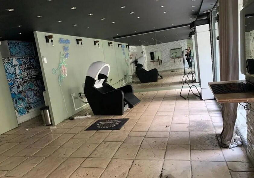 Local commercial dans Paris à louer - Photo de l’immeuble – Image 2 sur 4