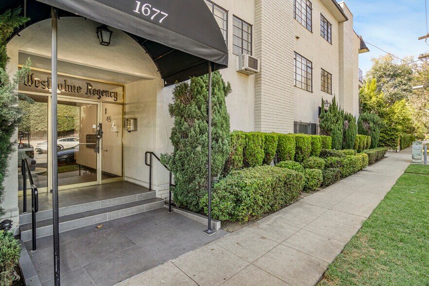 1677 Westholme Ave, Los Angeles, CA à vendre - Photo de l’immeuble – Image 2 sur 38
