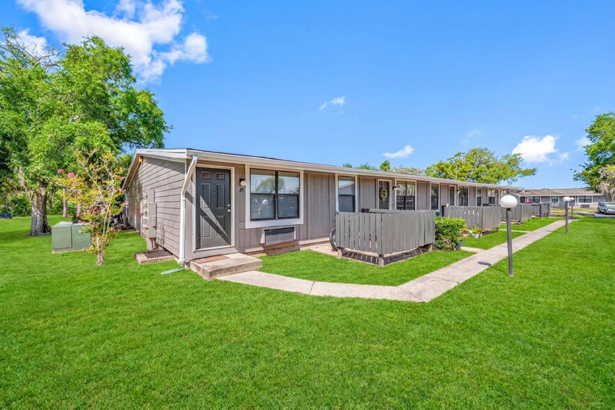 18933 Quercus Dr, Hudson, FL à vendre - Photo de l’immeuble – Image 1 sur 29
