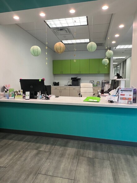 9215 FM 518, Pearland, TX à louer - Photo de l’immeuble – Image 2 sur 8