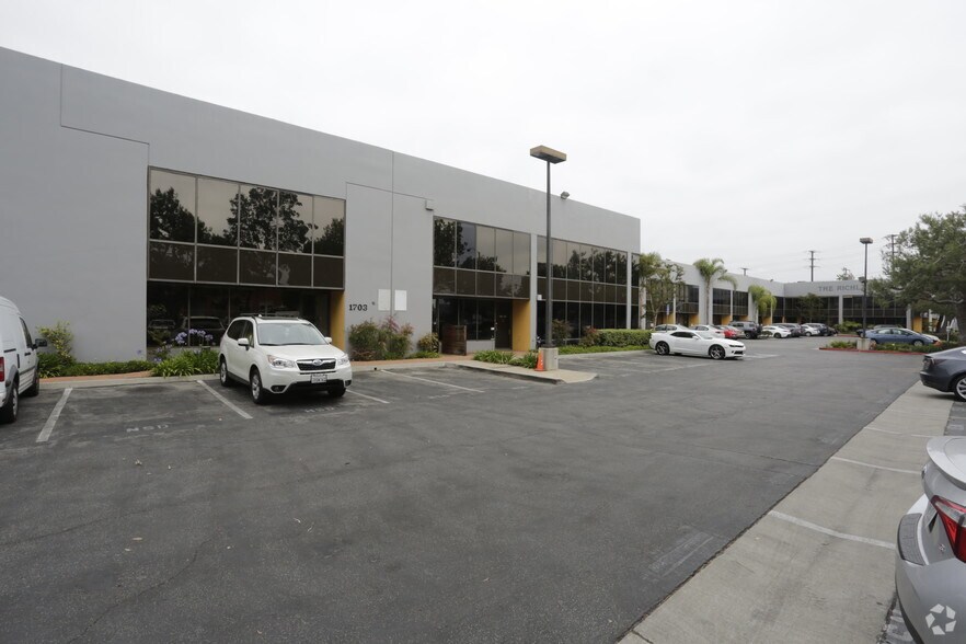 1703-1741 Stewart St, Santa Monica, CA à louer - Photo de l’immeuble – Image 2 sur 7