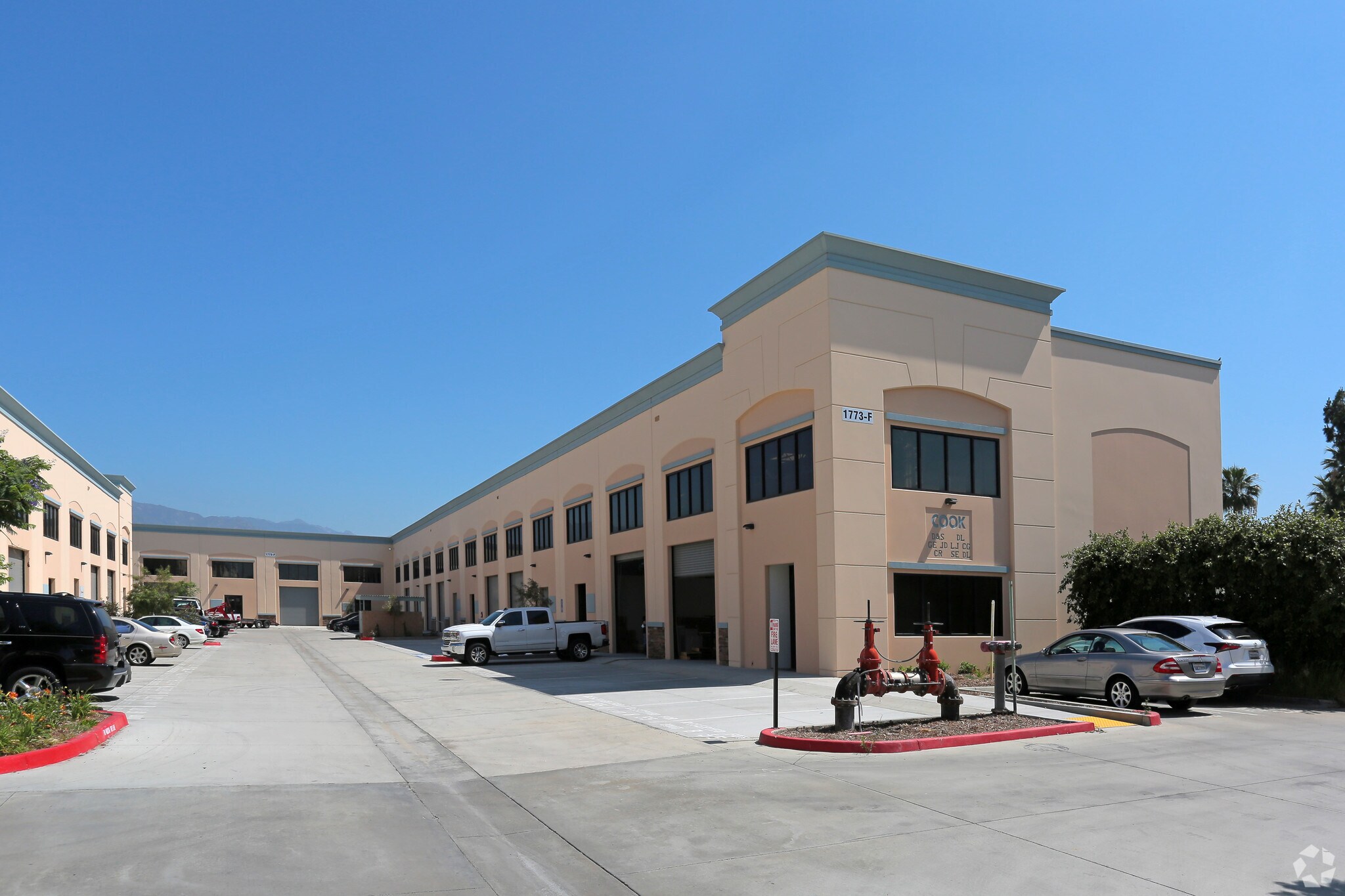1773 W San Bernardino Rd, West Covina, CA à louer Photo principale– Image 1 sur 3