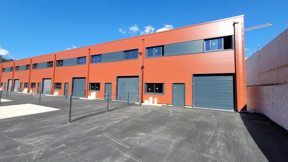 Local d’activités dans La Garde à louer - Photo de l’immeuble – Image 3 sur 5