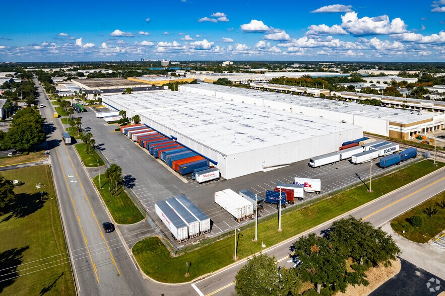 7575 Chancellor Dr, Orlando, FL à louer - Aérien – Image 2 sur 15