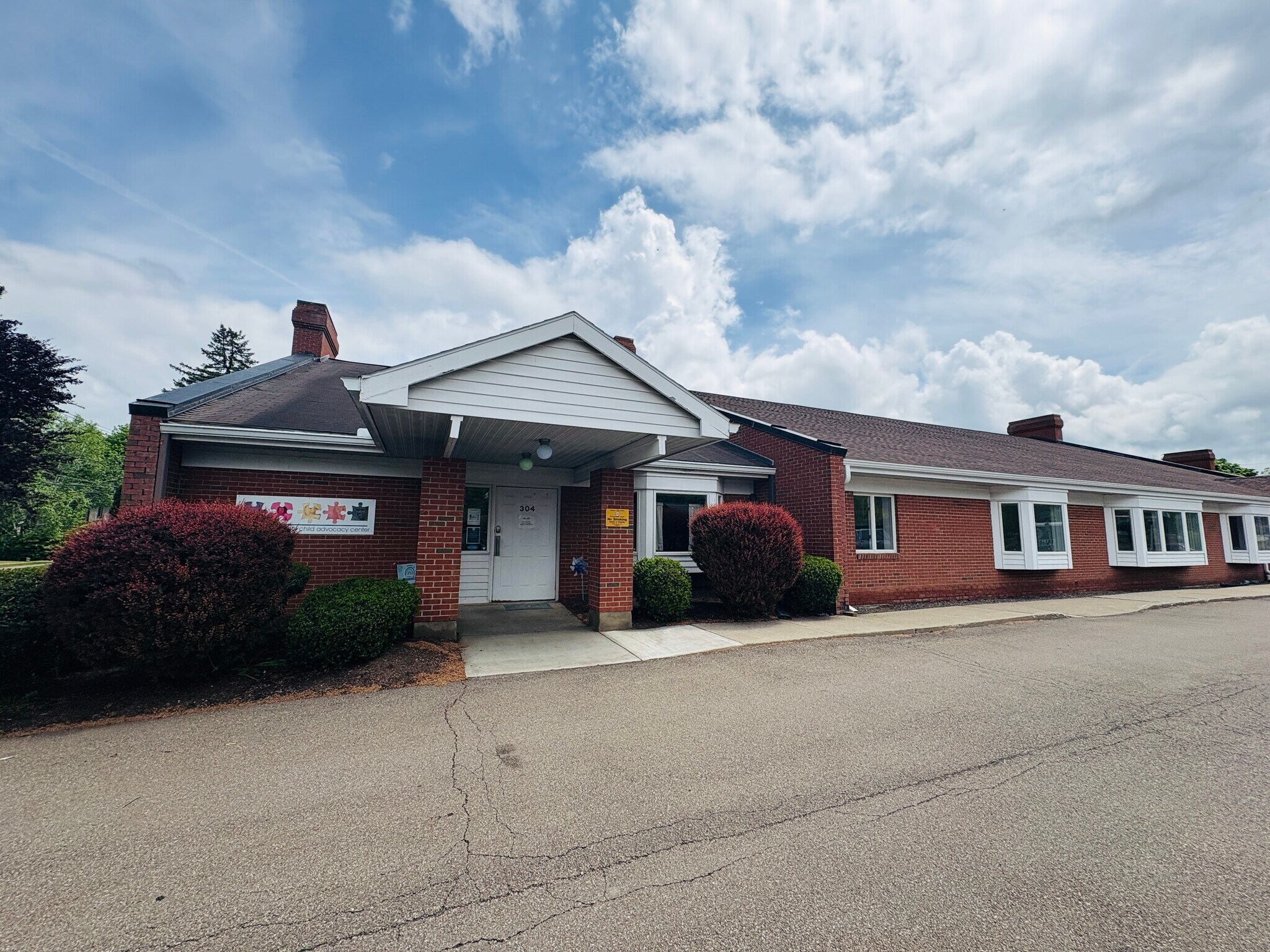 304 Hoffman St, Elmira, NY à vendre Photo de l’immeuble– Image 1 sur 24